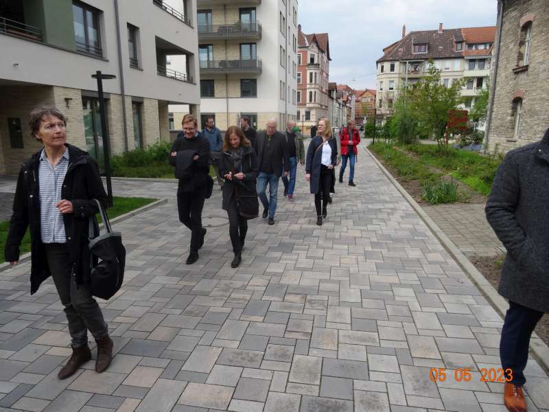 Abb. 14 Die IfR-Regionalgruppe auf dem Weg durch das autoarme Quartier St.-Leonhard